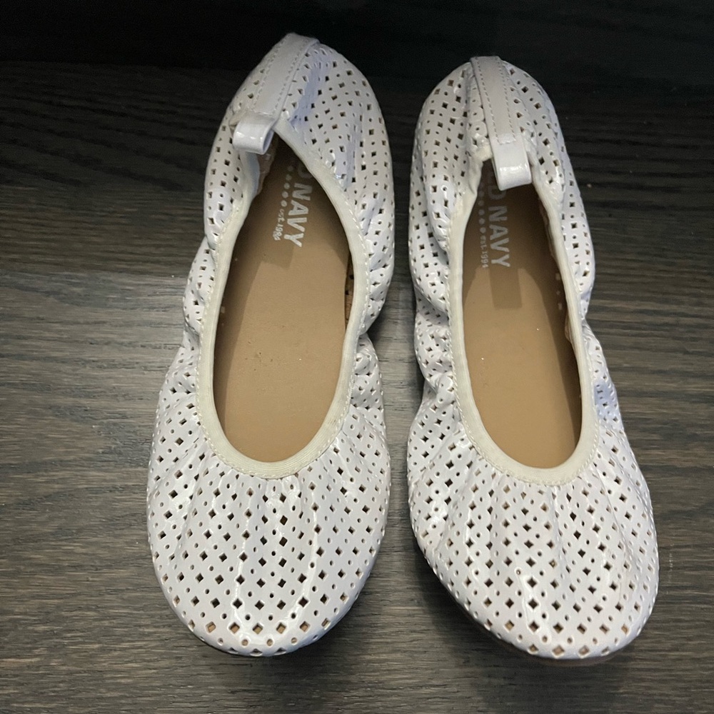 Old navy white girls shoes sz 2 brand new
